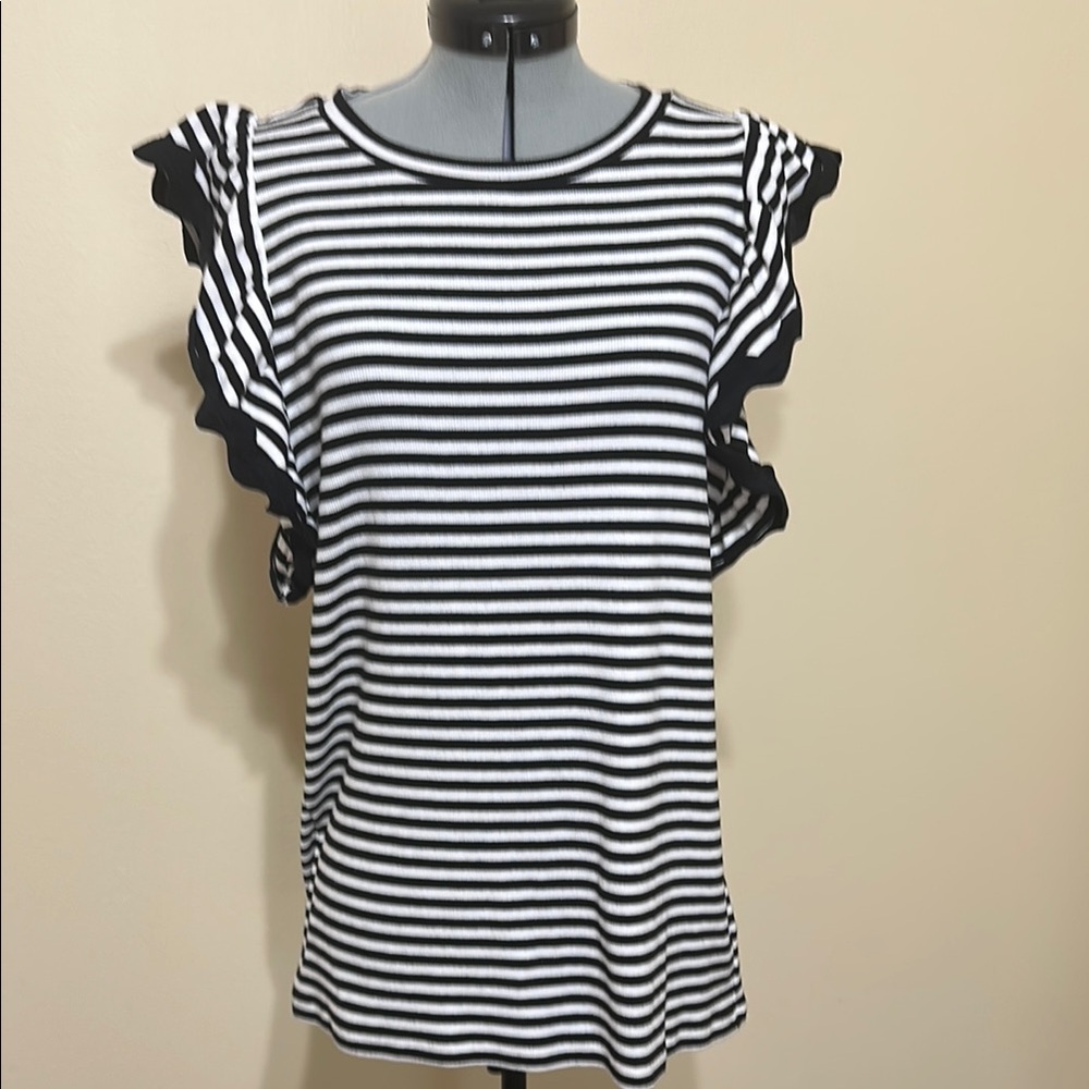 Crown &‎ Ivy Black and White Ruffled Sleeveless Blouse